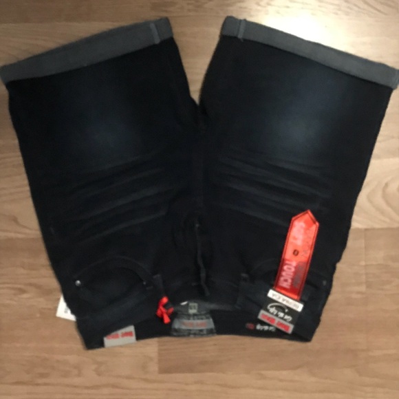 Shorts - Picture 3 of 4